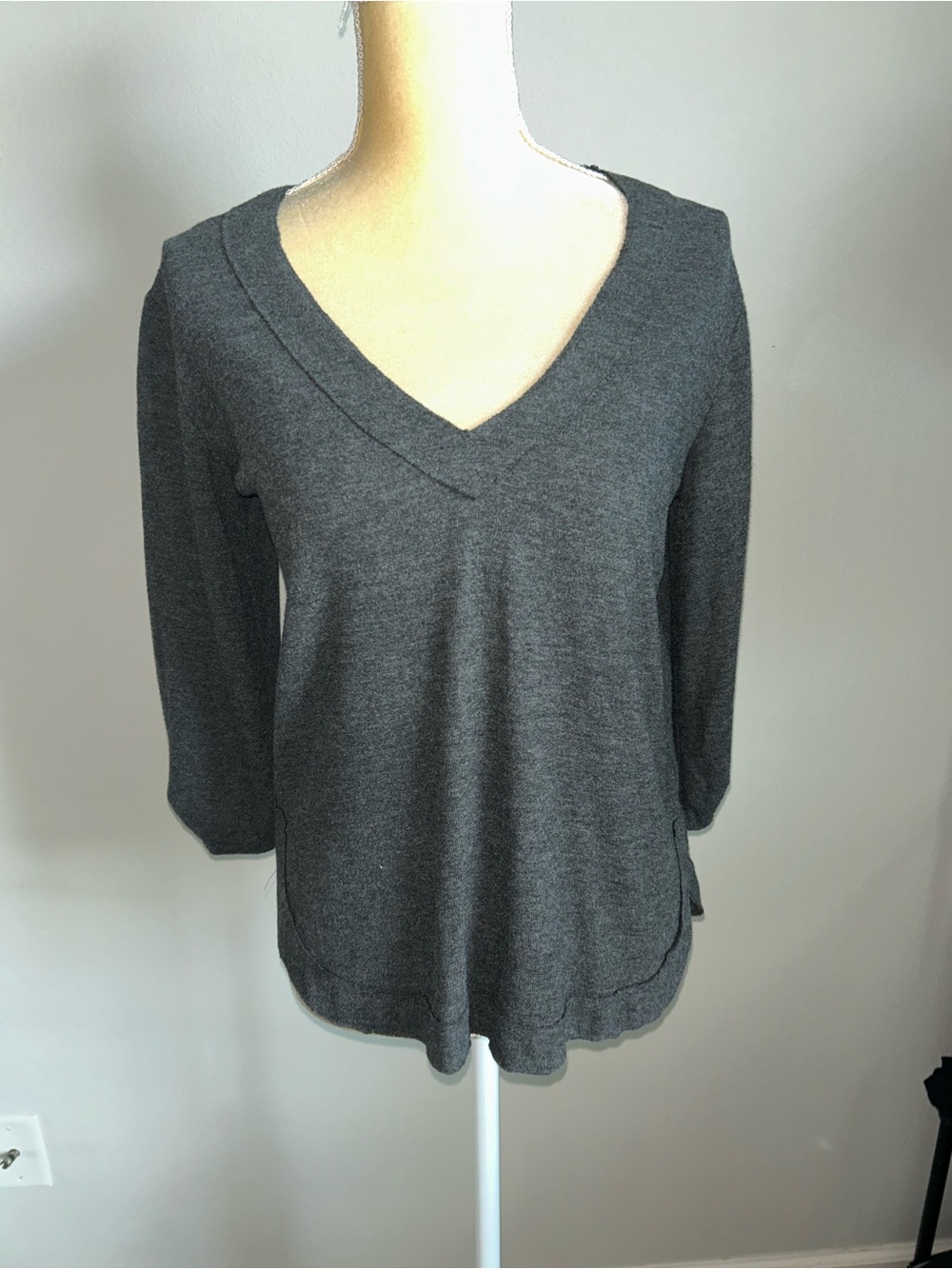 NWT Heather by Bordeaux Women’s Charcoal V-Neck Knit Top - Classic Pullover Sz S
